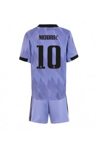 Real Madrid Luka Modric #10 Babytruitje Uit tenue Kind 2022-23 Korte Mouw (+ Korte broeken)